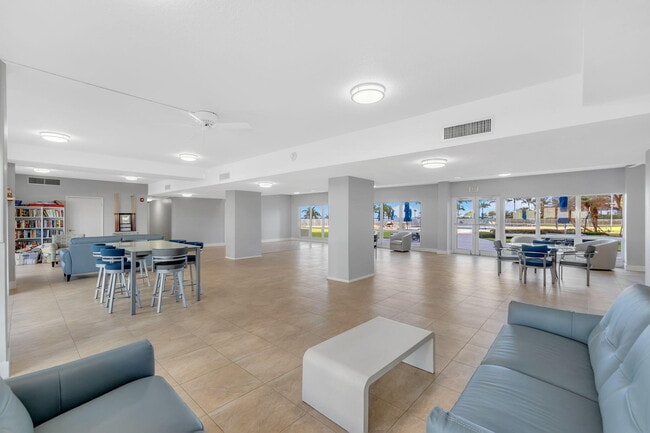Building Photo - 750 N Ocean Blvd