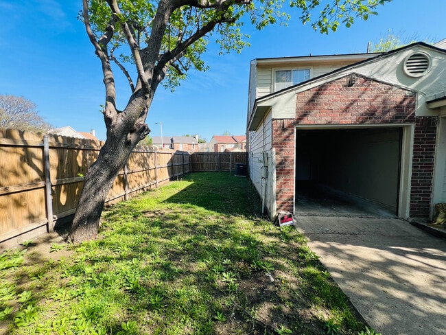 Building Photo - 1504 Beach Ln