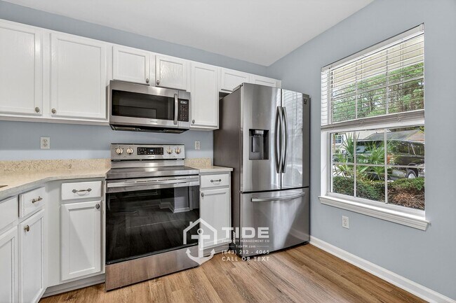 Building Photo - Townhome Living on Daniel Island