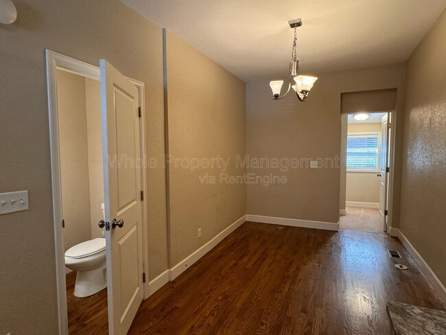 Building Photo - 2118 E 21st Ave