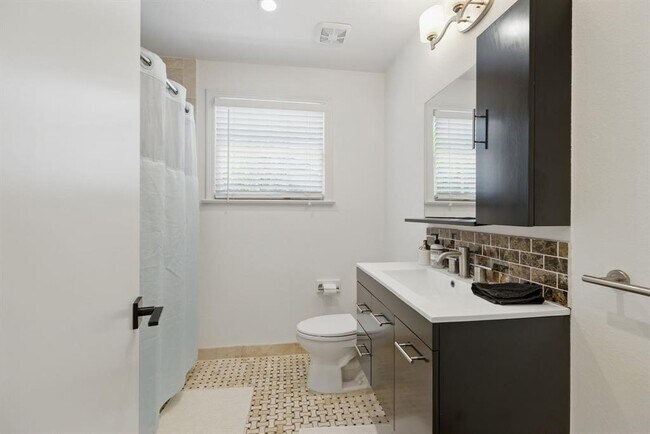 Building Photo - 6010 Nasco Dr