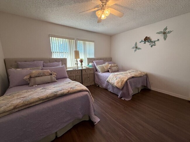 Building Photo - Prestigious Gated Living in Mission Trace-...