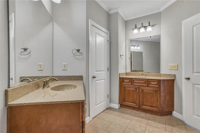 Building Photo - 3026 Eltham Pl