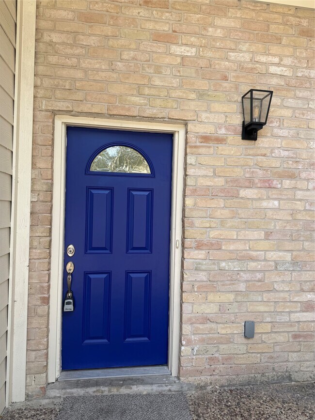 Building Photo - 930 Mesa Terrace Dr