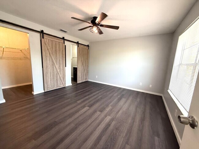 Building Photo - 16394 Pimlico Dr E