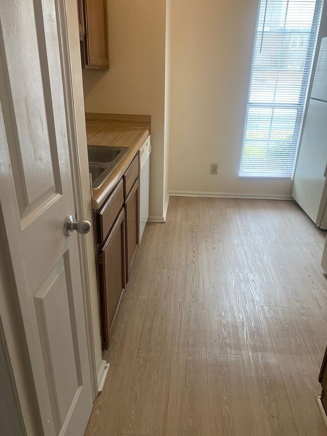 Building Photo - Great location off Millbrook near 70! 2 Bedroom ~2 bath~ pets negotiable! No HOA!