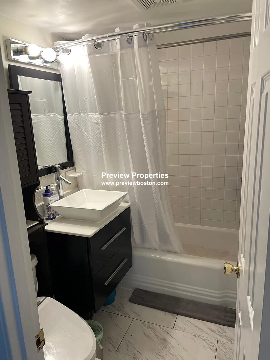 Building Photo - 38 Carey Ave