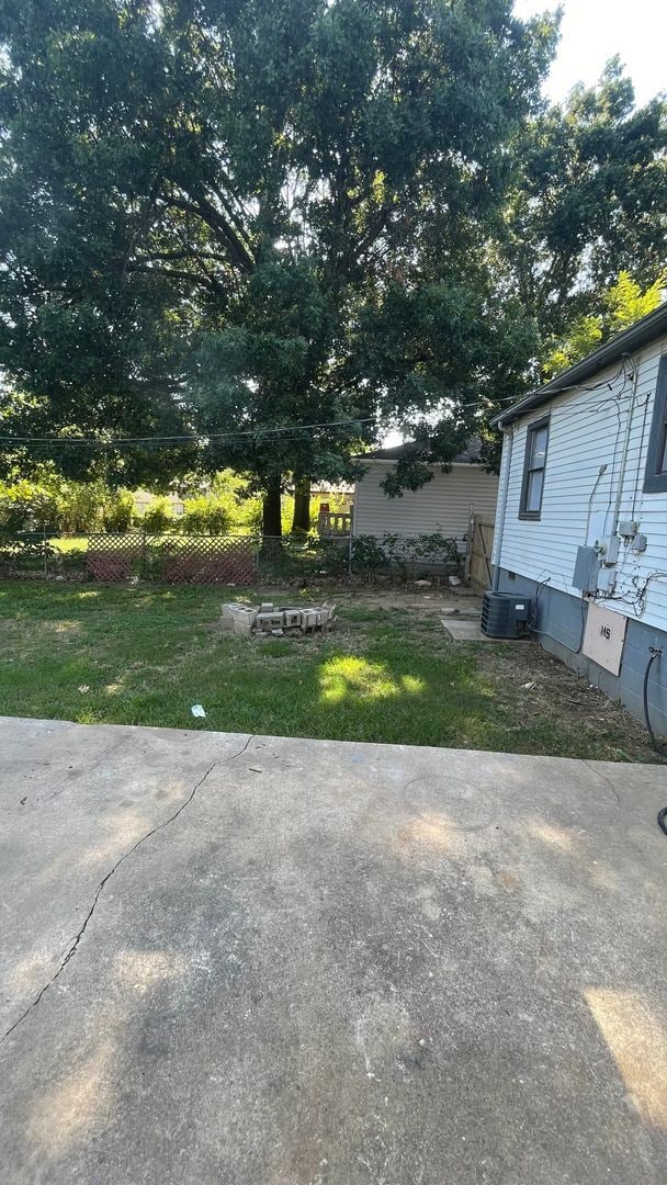 Building Photo - 3 bed 1 bath home with 1 car garage.  Move in Ready!