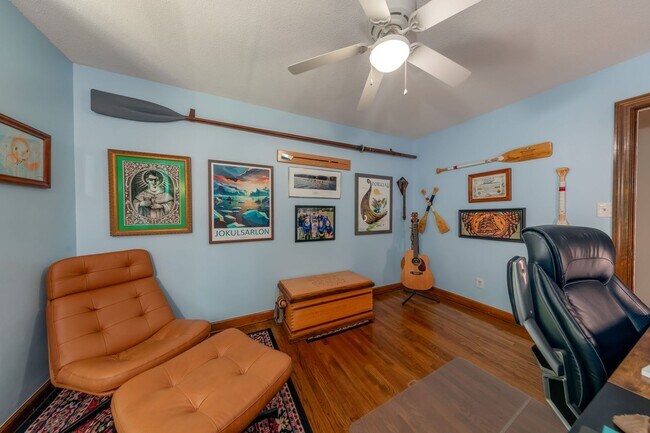 Building Photo - Spacious Colonial in Queens Lake