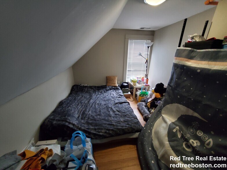 Building Photo - 21 Greylock Rd