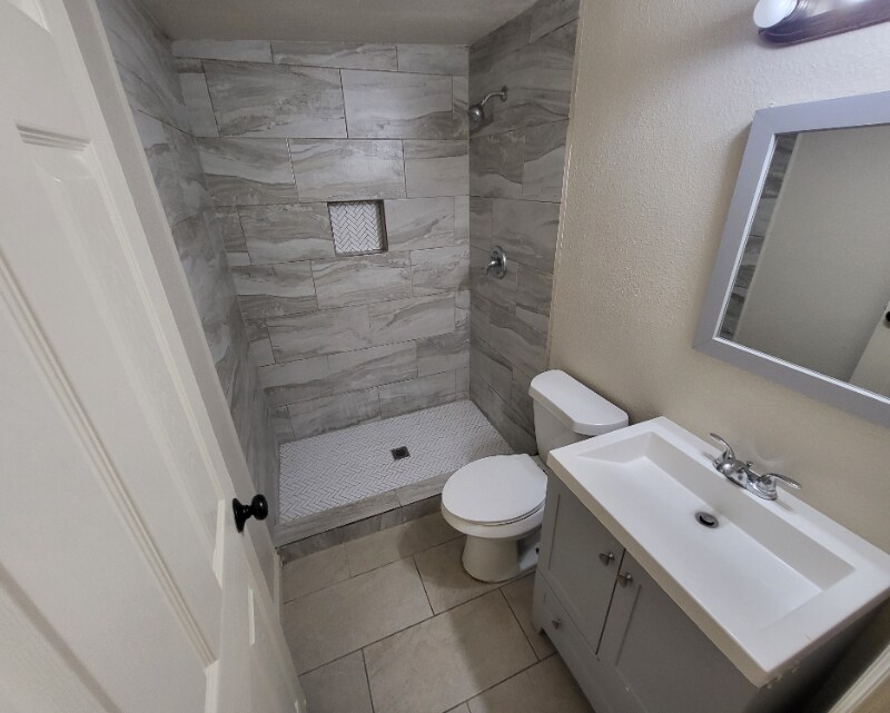 Building Photo - 118 Esmeralda Dr