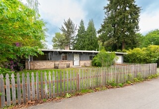 Building Photo - 28 21st Pl