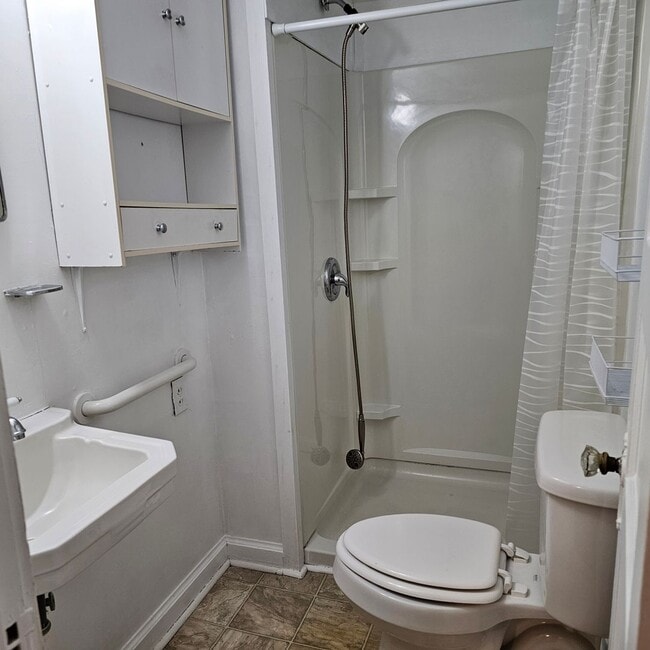 Building Photo - Small house for You