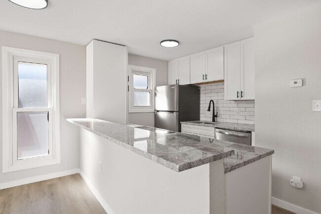 Building Photo - 2-Bedroom Gem with Granite Countertops Available in May