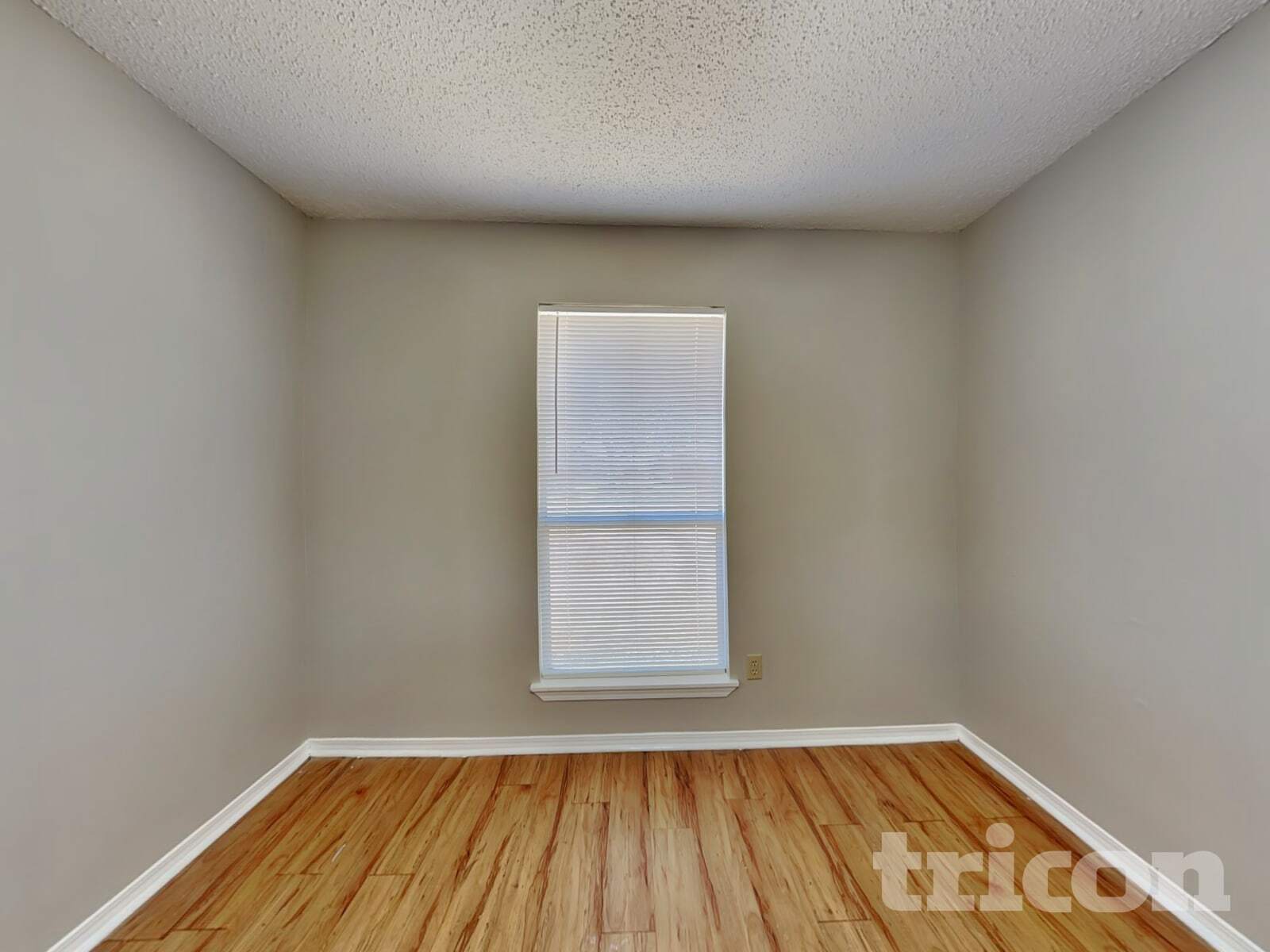 Building Photo - 1911 Deaf Smith Dr