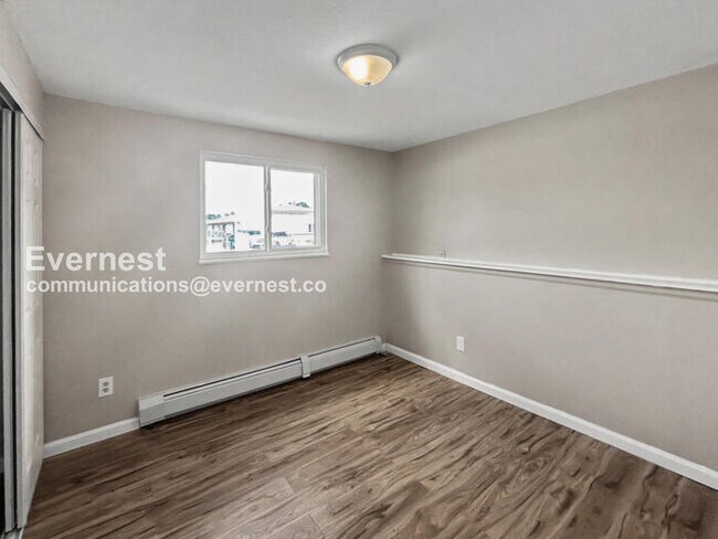 Building Photo - 1709 Hampton S