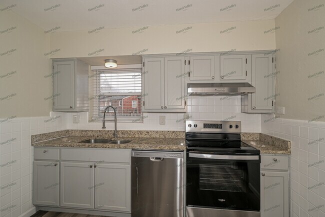 Building Photo - 1100 Mona Dr