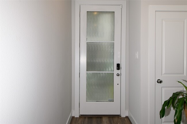 Building Photo - 1274 N Post Oak Rd