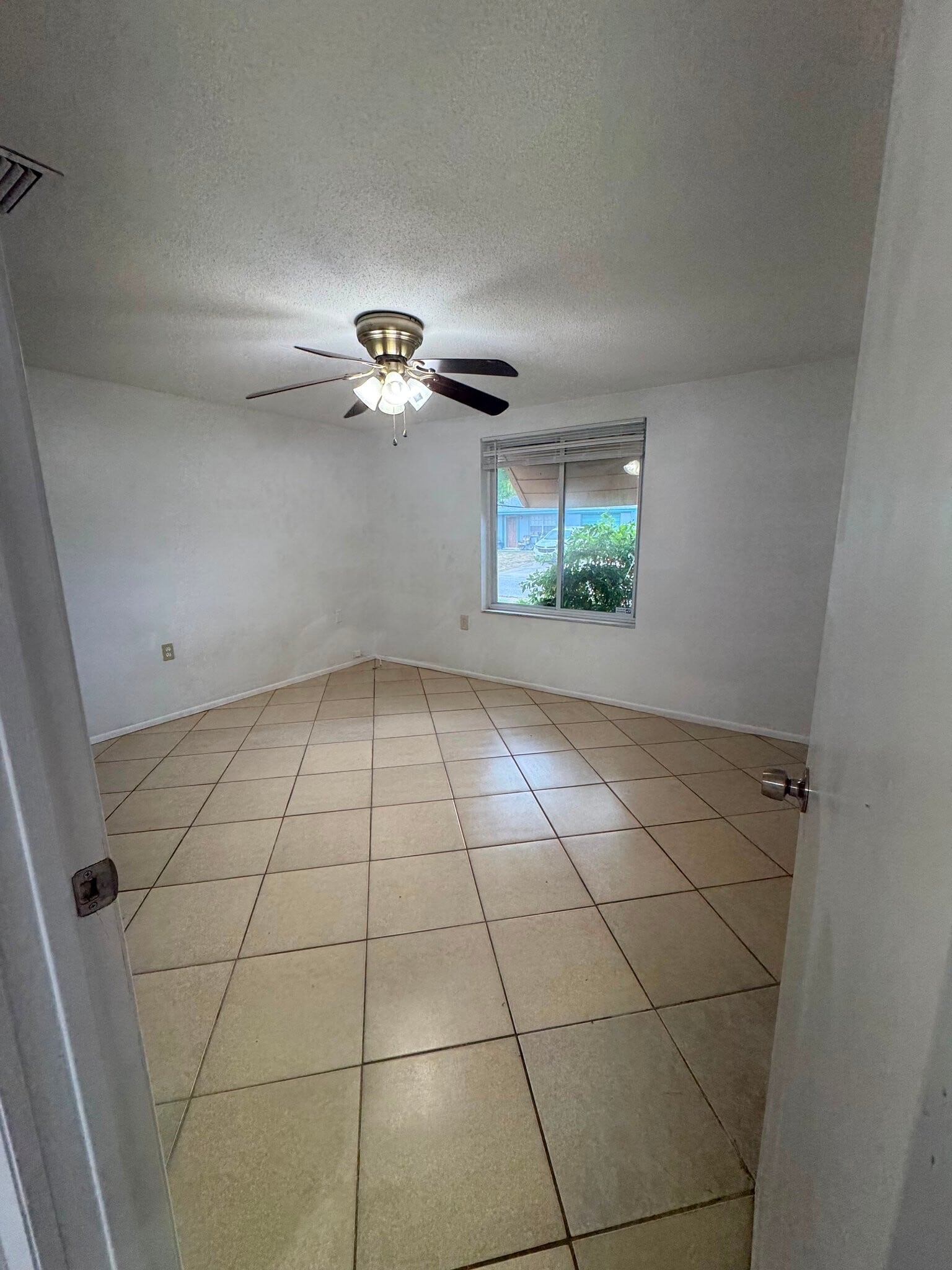 Building Photo - 7725 Bloomfield Dr