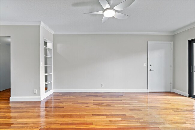 Building Photo - 140 Cypress Club Dr