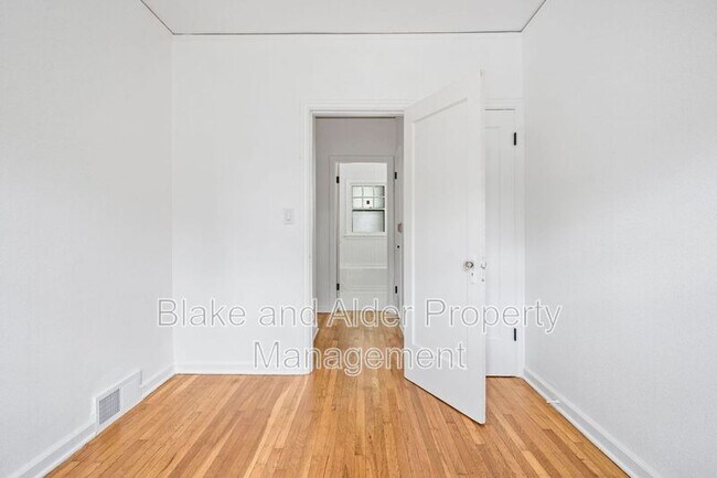 Building Photo - 3622 SE Harrison St