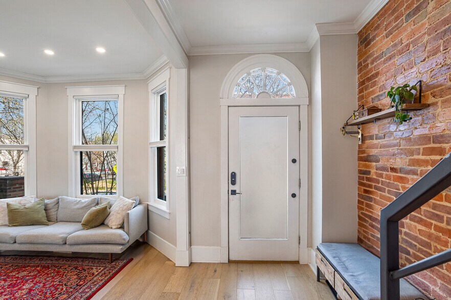 Entrance - 118 15th St NE