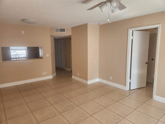Building Photo - 8750 Royal Palm Blvd