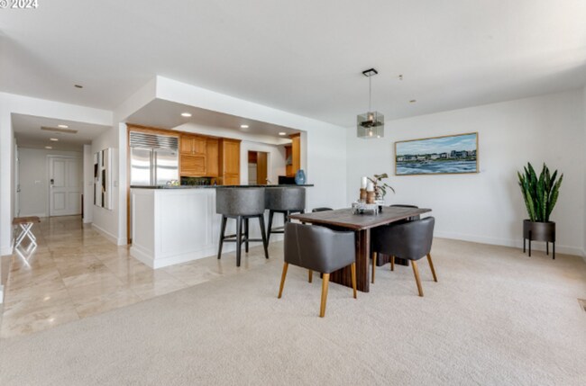 Building Photo - Elegant Riverfront Condo with Panoramic Vi...