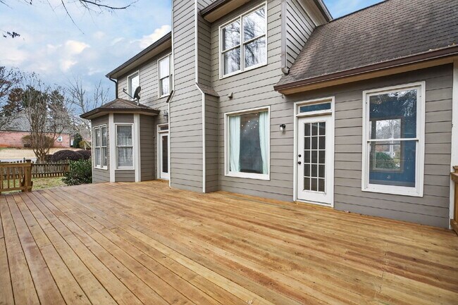 Building Photo - Great home in highly desired Brookstone Subdivision with Cobb County Schools.