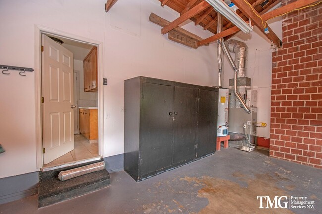 Building Photo - Beautiful Three Bedroom in Great Camas Nei...