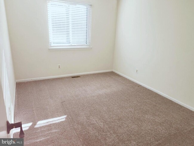 Building Photo - 72 5 Crown Royal Cir