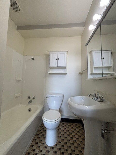Building Photo - 7416 Harwood Ave