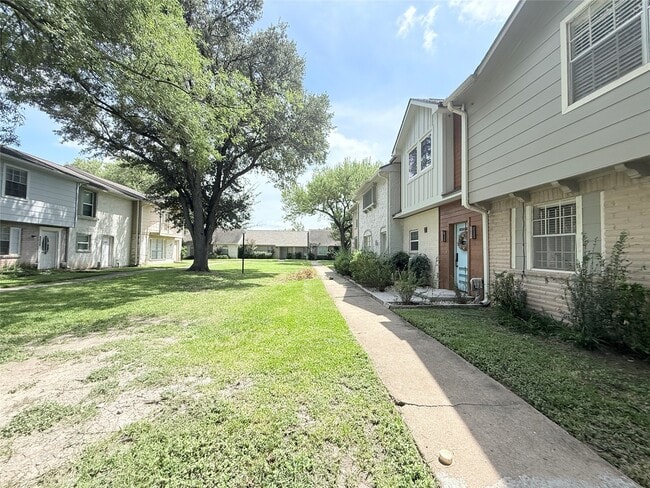 Building Photo - 12875 High Star Dr