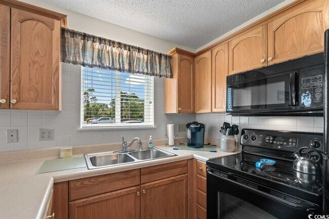 Building Photo - Ground floor, 2 bedroom, 2 bath, end unit- 10 mins to Surfside Beach.