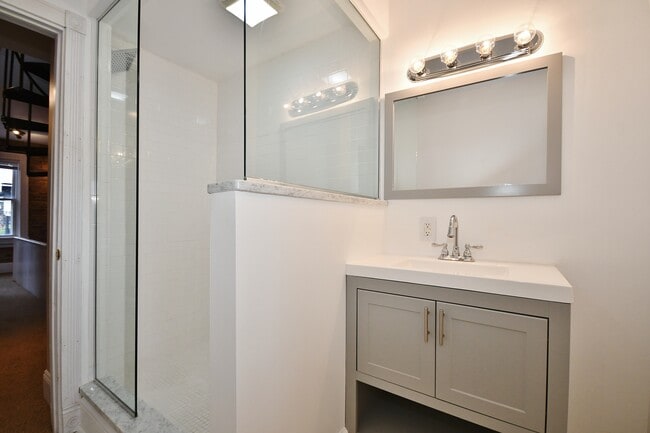 Building Photo - 121 S 16th St