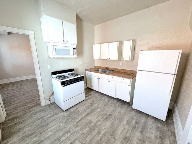 Building Photo - Central EL Paso(close to downtown) 1 bed/1 bath duplex. Water/Trash Service Included