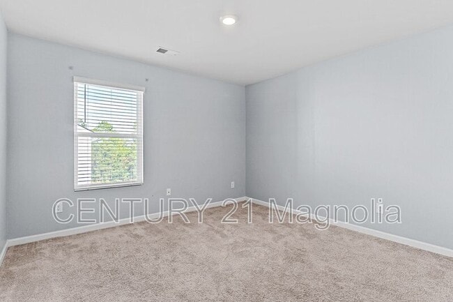 Building Photo - 552 Post Oak Ln