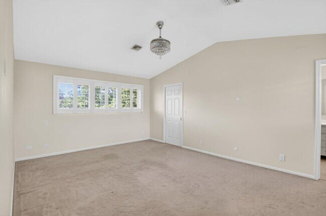 Building Photo - 4517 NW 5th Ave