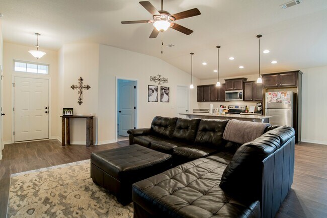 Building Photo - Beautiful 4 bedroom home in Pace