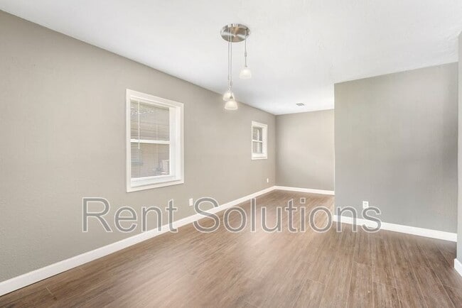 Building Photo - 4715 W Knights Ave