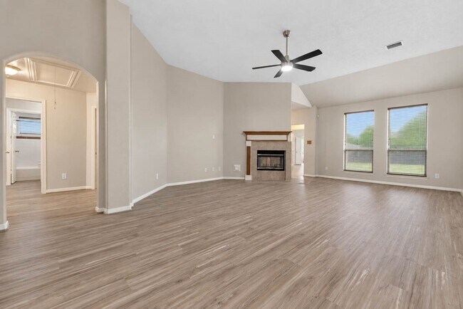 Building Photo - 3207 Hickory Knoll Dr