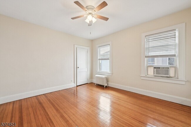 Building Photo - 215 Speedwell Ave