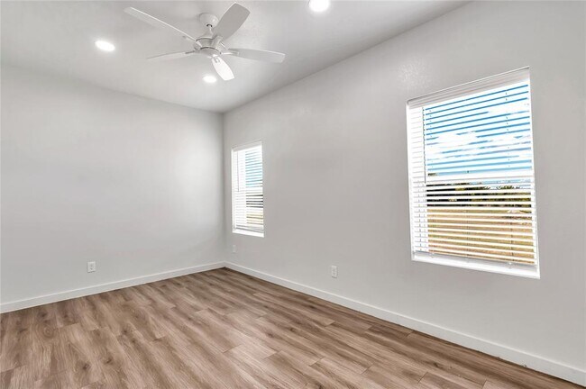 Building Photo - 1310 FM 487