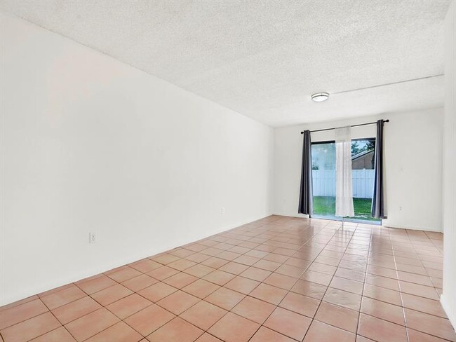 Building Photo - 6001 Shakerwood Cir