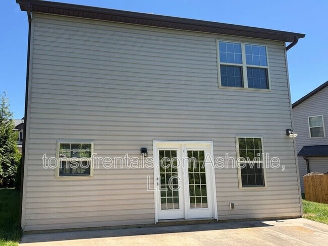 Building Photo - 33 Mallard Run Dr