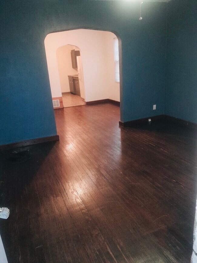 Building Photo - 919 School St