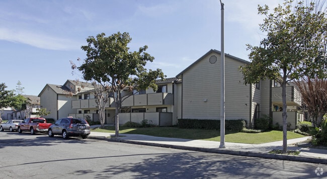 Building Photo - 2624 W Porter Ave