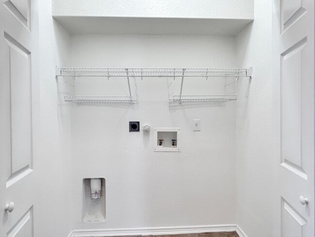 Building Photo - Alamo Ranch 3/2 + Flex Space, Stainless Appliances & 2-Car Garage