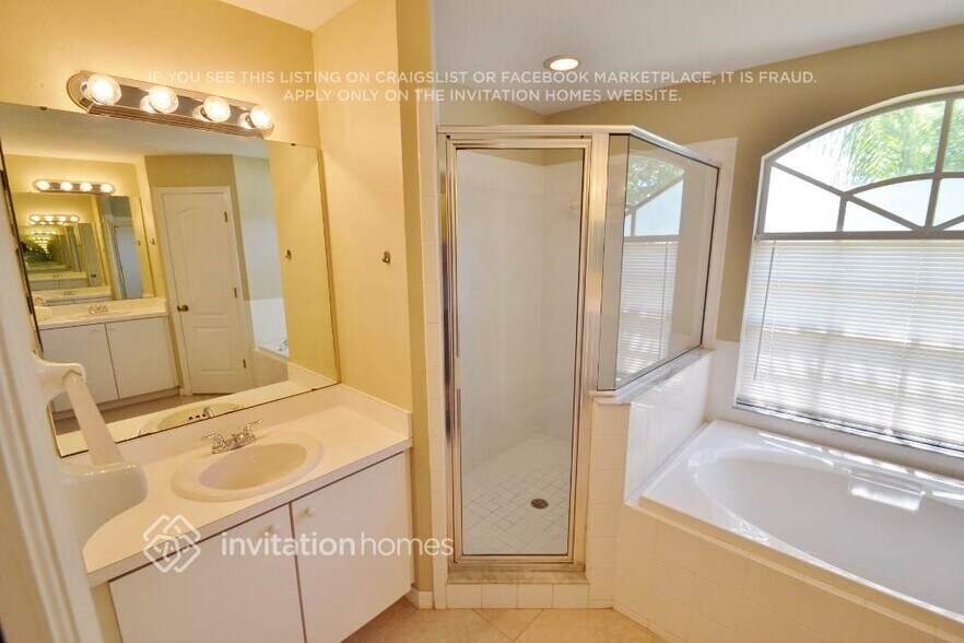 Building Photo - 2223 Towering Oaks Cir