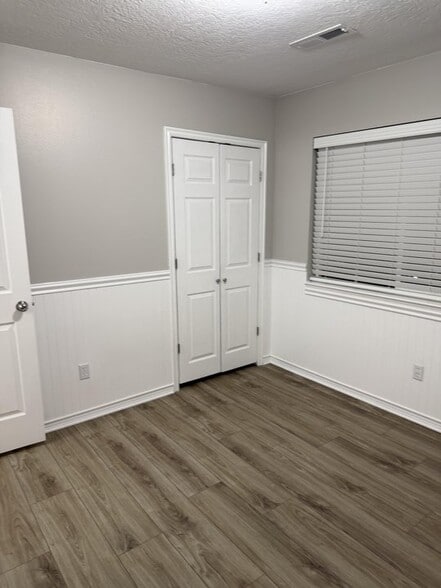 Building Photo - 1530 Westbury Way